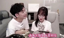 妹妹一起吃瓜,一起吃瓜，共享欢乐时光