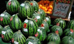 卖吃瓜群的瓜违法吗,法律边界与道德考量