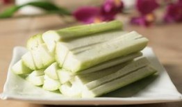 摆小板凳吃瓜,夏日纳凉新风尚