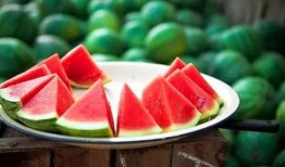 立秋吃瓜咬秋,传承民间“咬秋”习俗