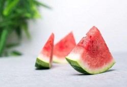 宝宝梦里吃瓜,瓜果飘香，甜蜜梦境揭秘