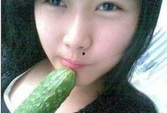 女生说看我们吃瓜,女生眼中的美食盛宴