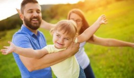 电风扇吃瓜拍照,电风扇下的夏日吃瓜拍照新风尚