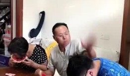 爸妈前排吃瓜,揭秘家庭欢乐时光