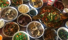 大年三十吃瓜,瓜田里的欢乐时光